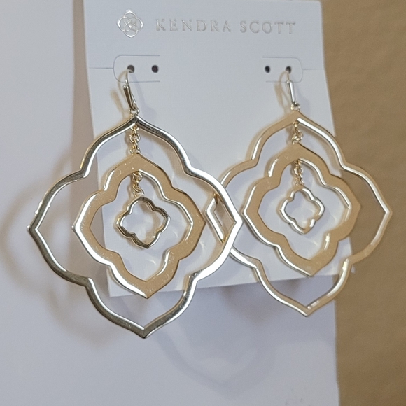 KENDRA SCOTT LARGE LOGO STATEMENT EARRINGS GOLD - Picture 7 of 9